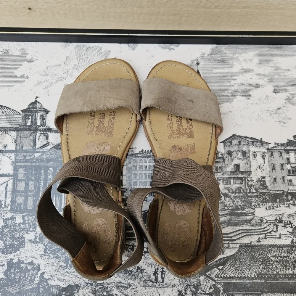 Sorel Ella cross-strap sandals taupe size 6